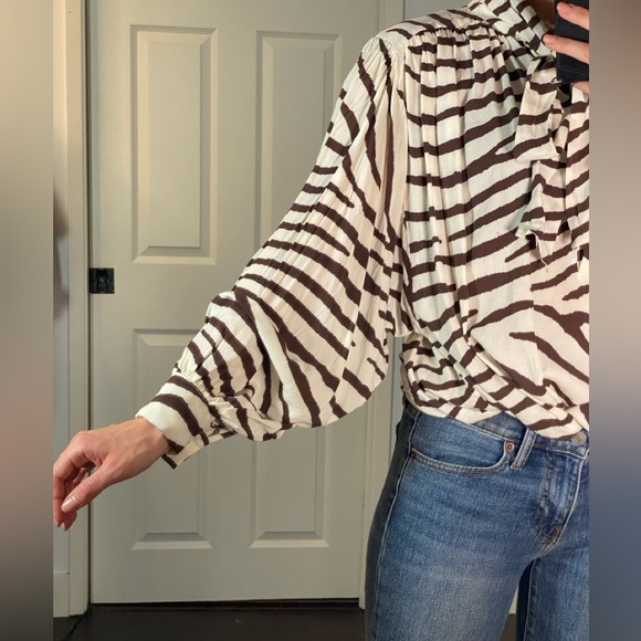 H&M Zebra Print Blouse with Tie Neck - Size 4 - Picture 8 of 10